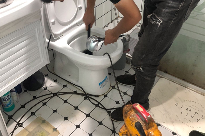 通化马桶堵塞自己疏通还是找师傅?专业上门服务让你省时更省心