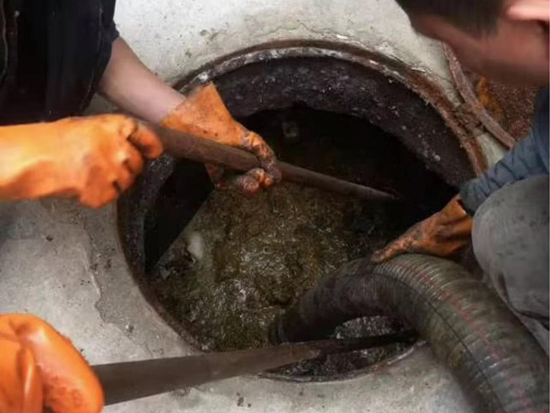 通化清理化粪池时如何避免沼气的危害?